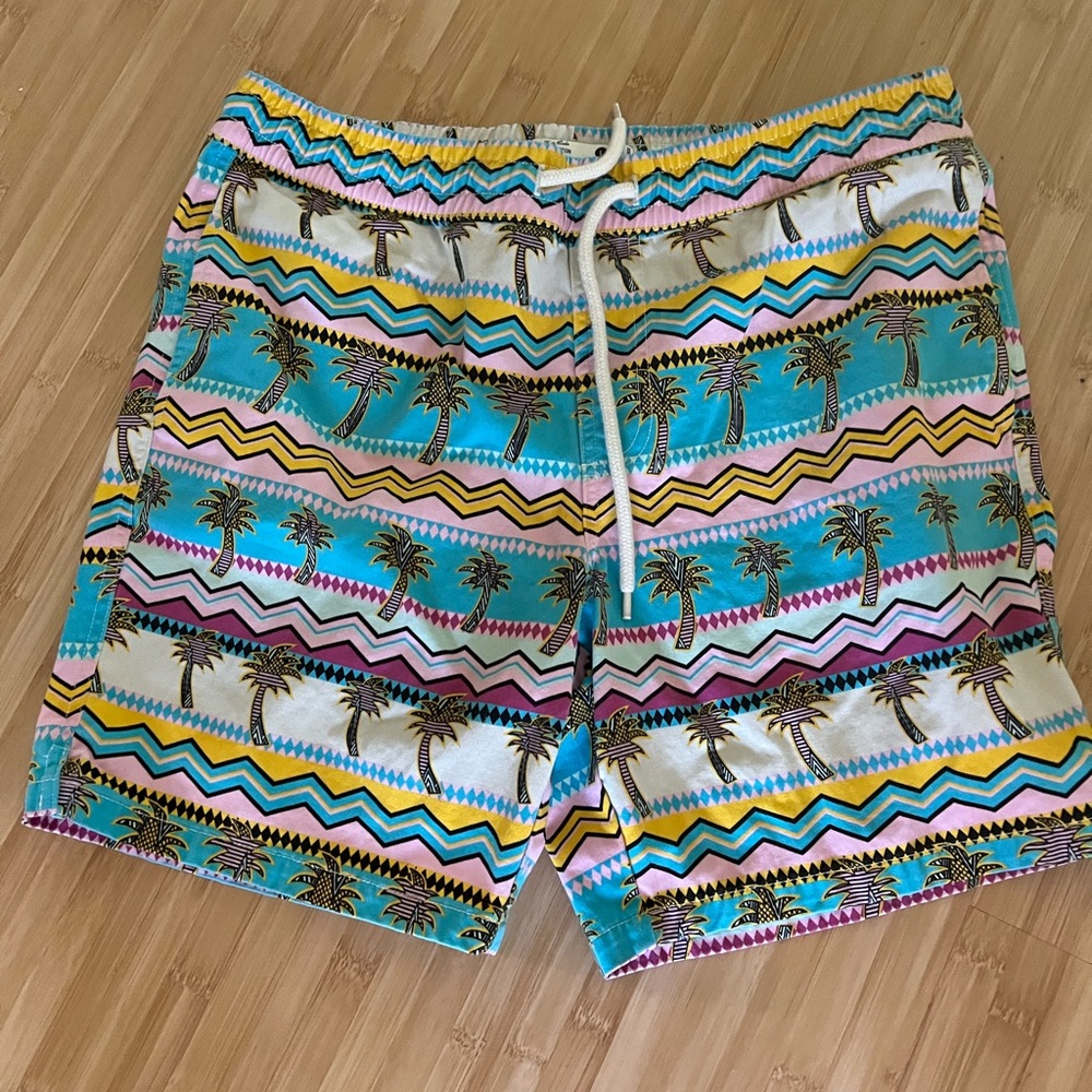Men’s swim shorts